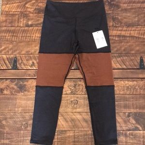 Mocha Block Light n Tight Hi-Rise leggings. 7/8 24”. (8-10)